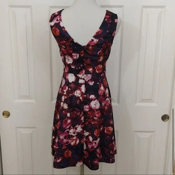 Kut from the Kloth floral print scuba dress size 6 - Picture 4 of 7